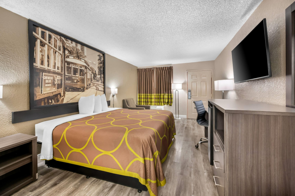 Super 8 by Wyndham Metairie