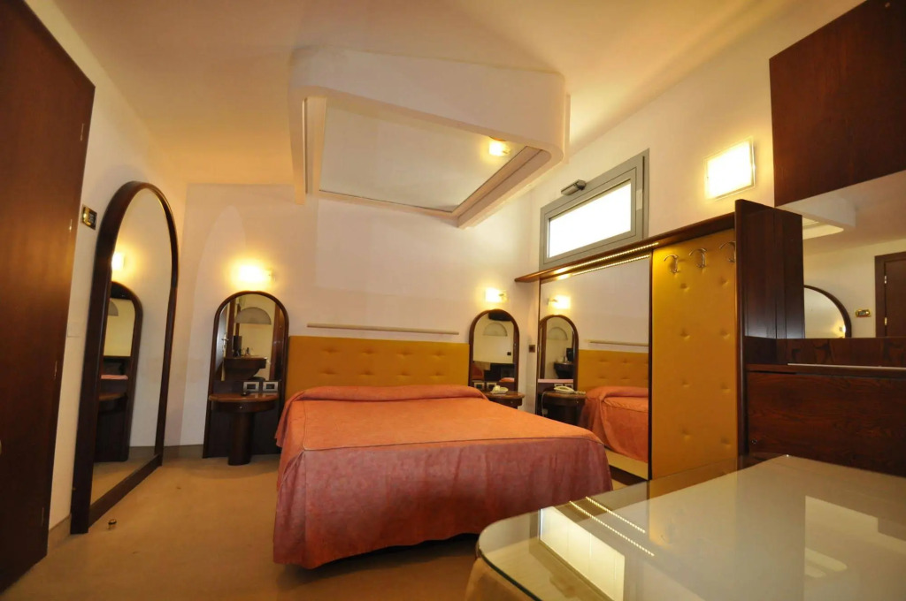 Hotel Motel 2