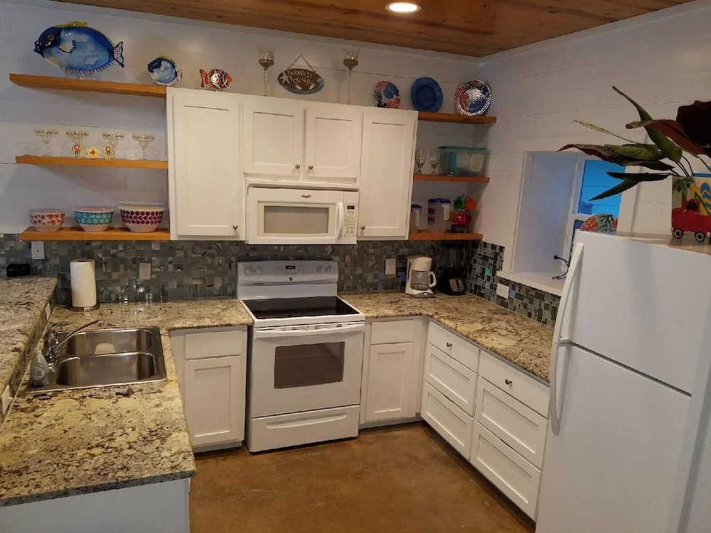 Reel Paradise - 3 Br Condo