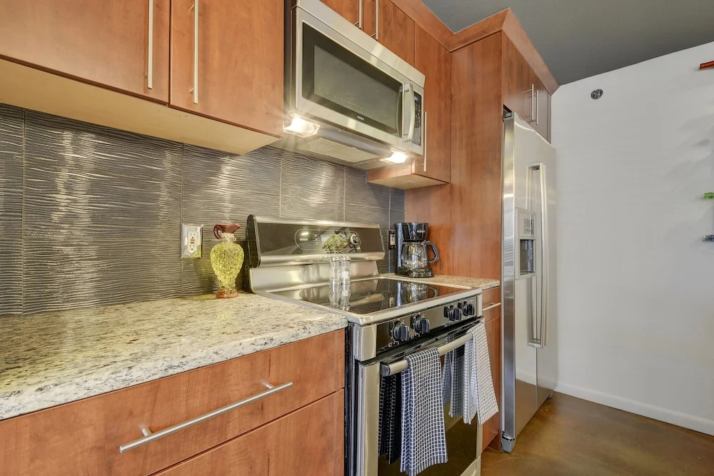Remodeled E Cesar Chavez Condo by RedAwning