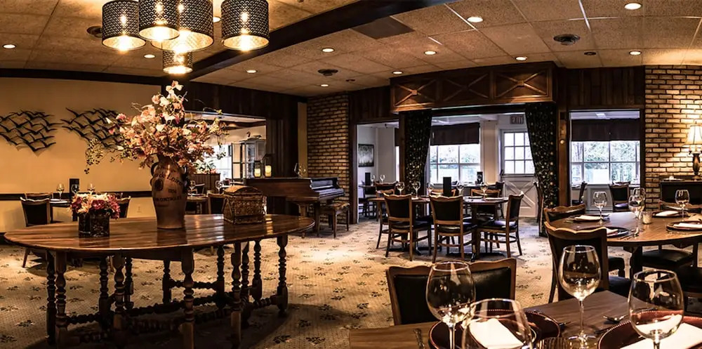 Crescent Lodge & Country Inn