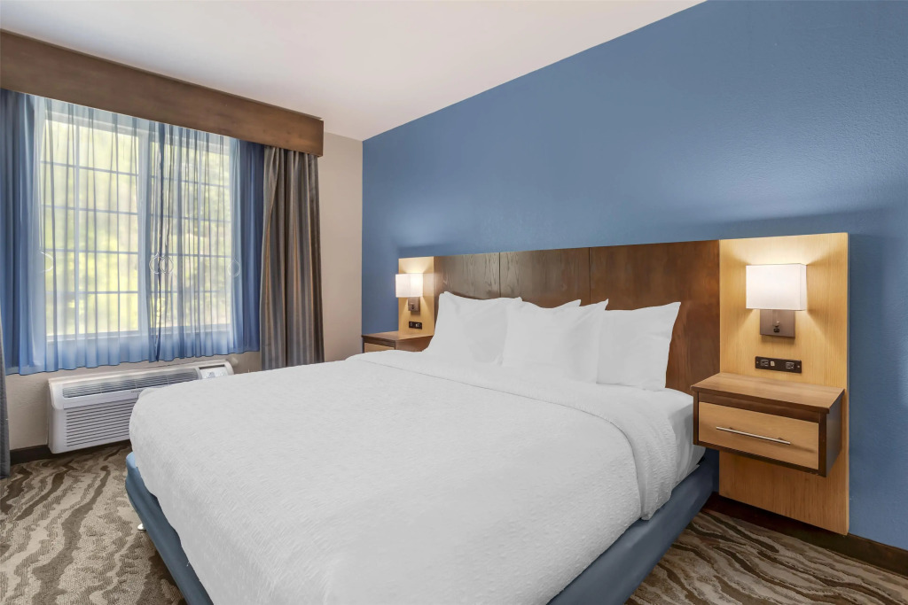 Best Western Plus River Escape Sylva / Dillsboro