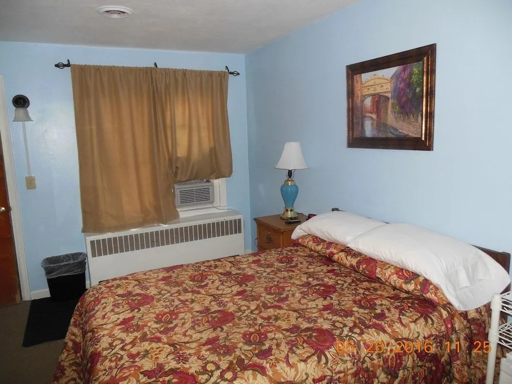 Evergreen Motel