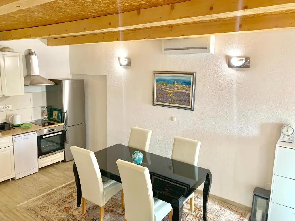 Summer Apartment