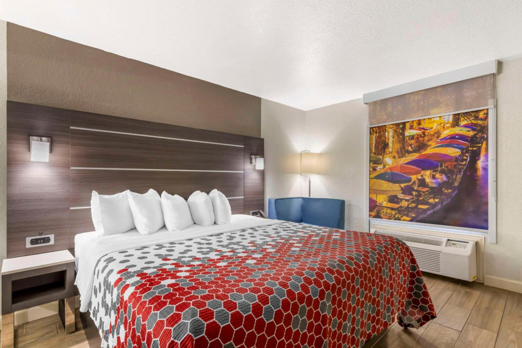 Econo Lodge Inn & Suites Near Lackland AFB