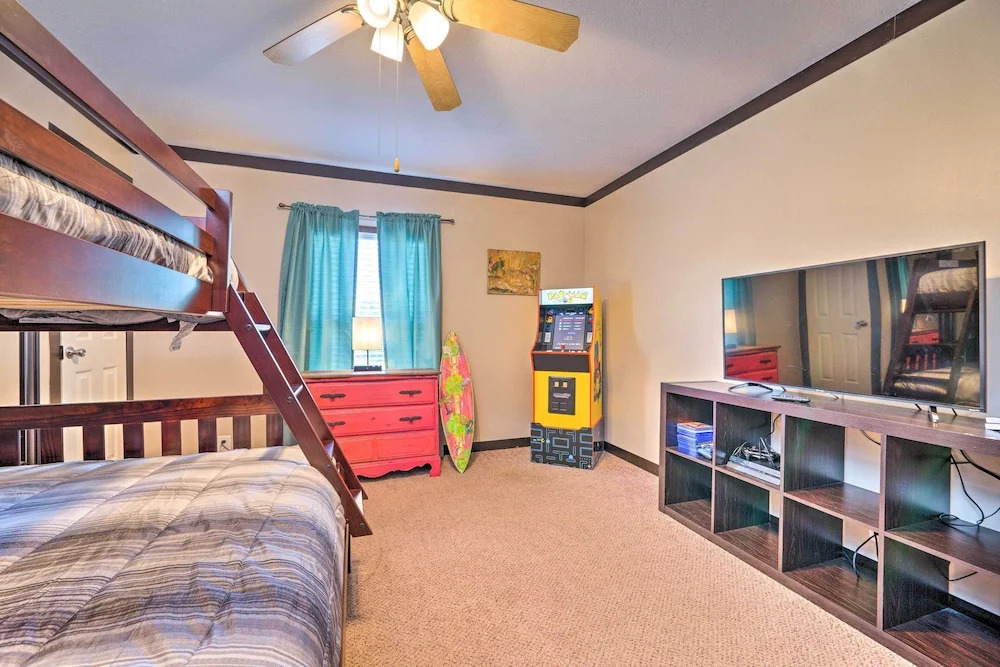Pet-friendly Home w/ Deck in Broken Bow!