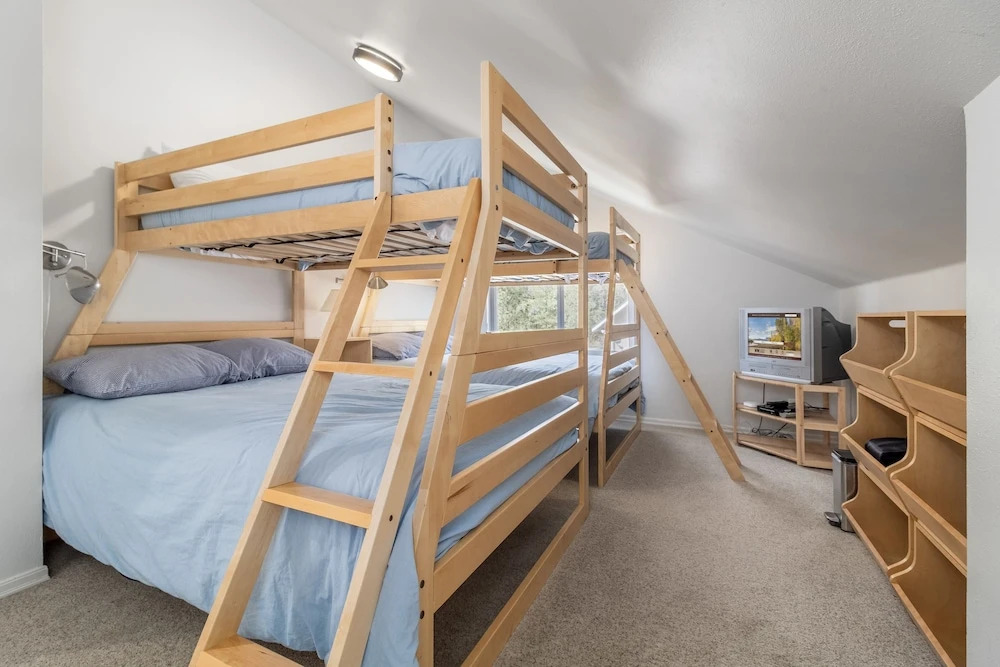 Recharge By The River 3 Bedroom Home by NW Comfy Cabins by RedAwning