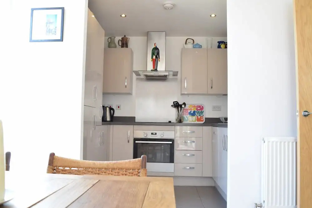 1 Bedroom Apartment With Balcony Near Regent's Canal