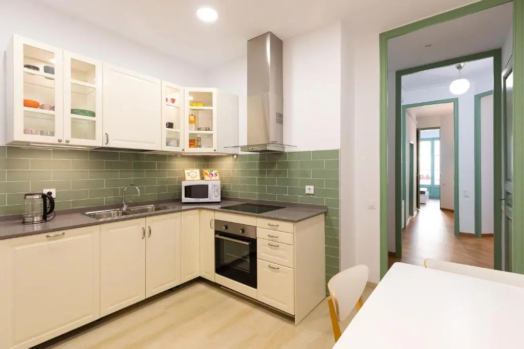 Modernist Family Apartment by PriorityVillas