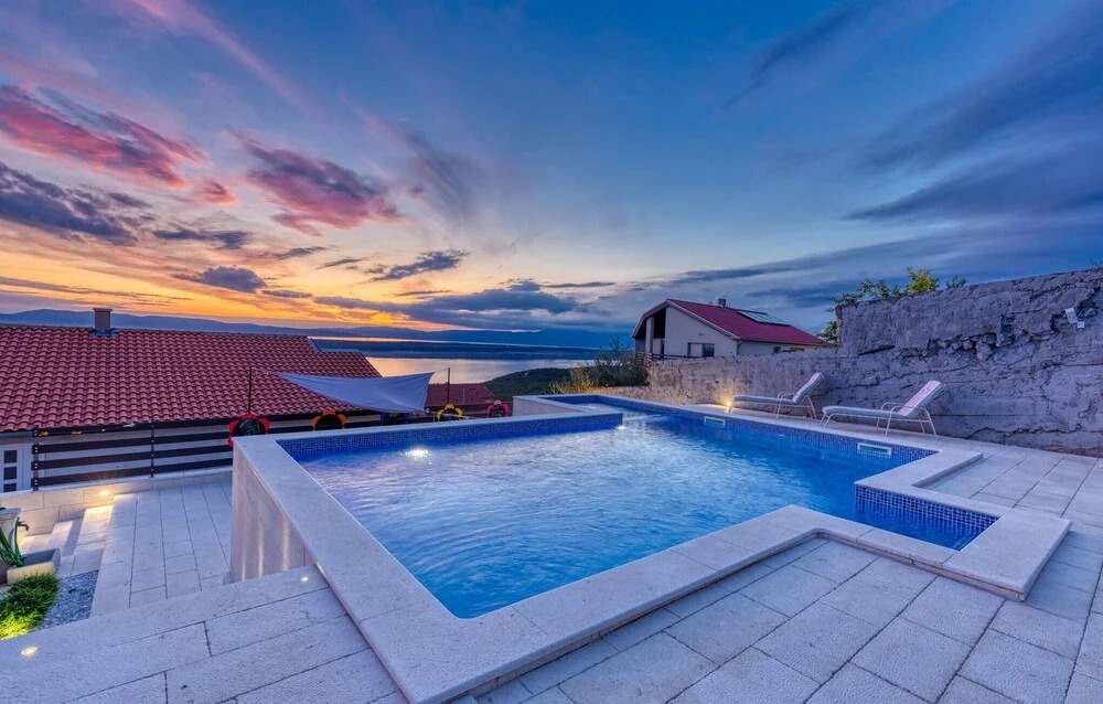 Amazing Home in Dramalj With Wifi, 2 Bedrooms and Outdoor Swimming Pool