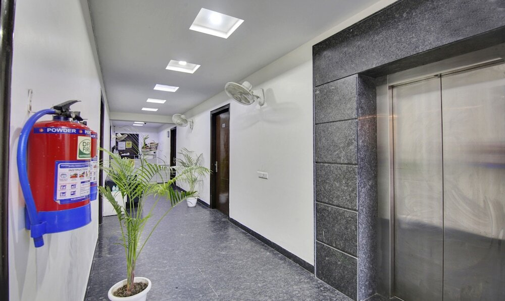 YOYO ROOMS NEAR SECTOR 16 METRO Noida
