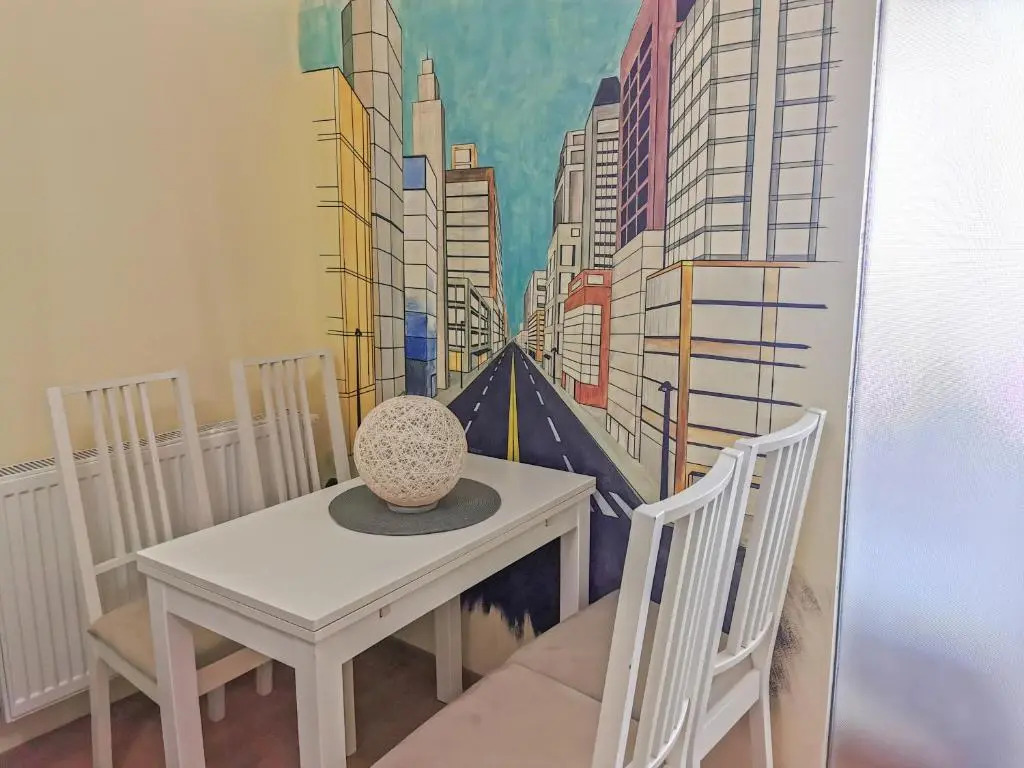 Charming Modern Apartment, Minutes from Downtown