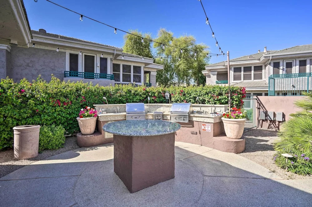 Beautiful Scottsdale Home - Walk to Shops & Golf