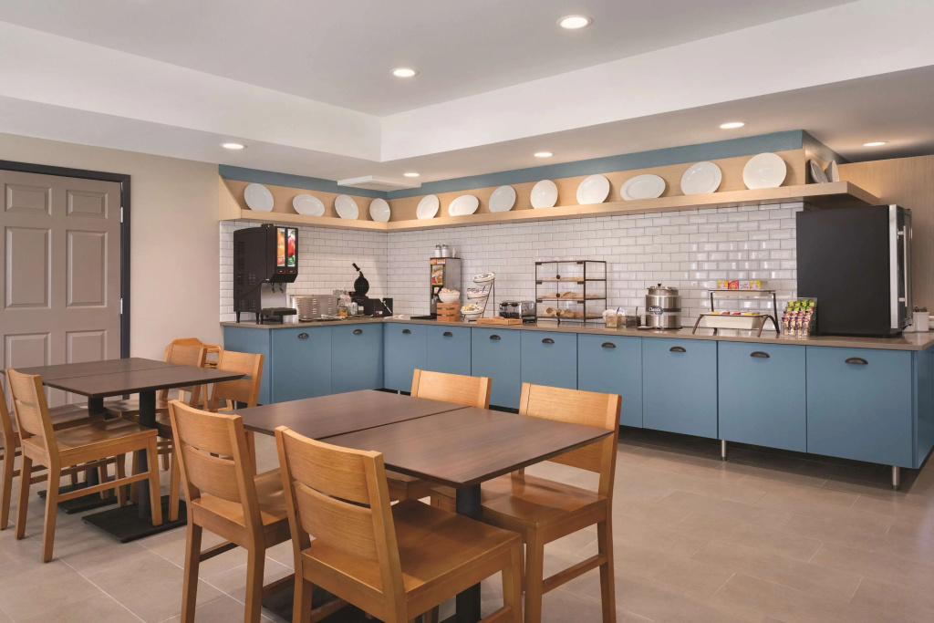 Country Inn & Suites by Radisson, Detroit Lakes