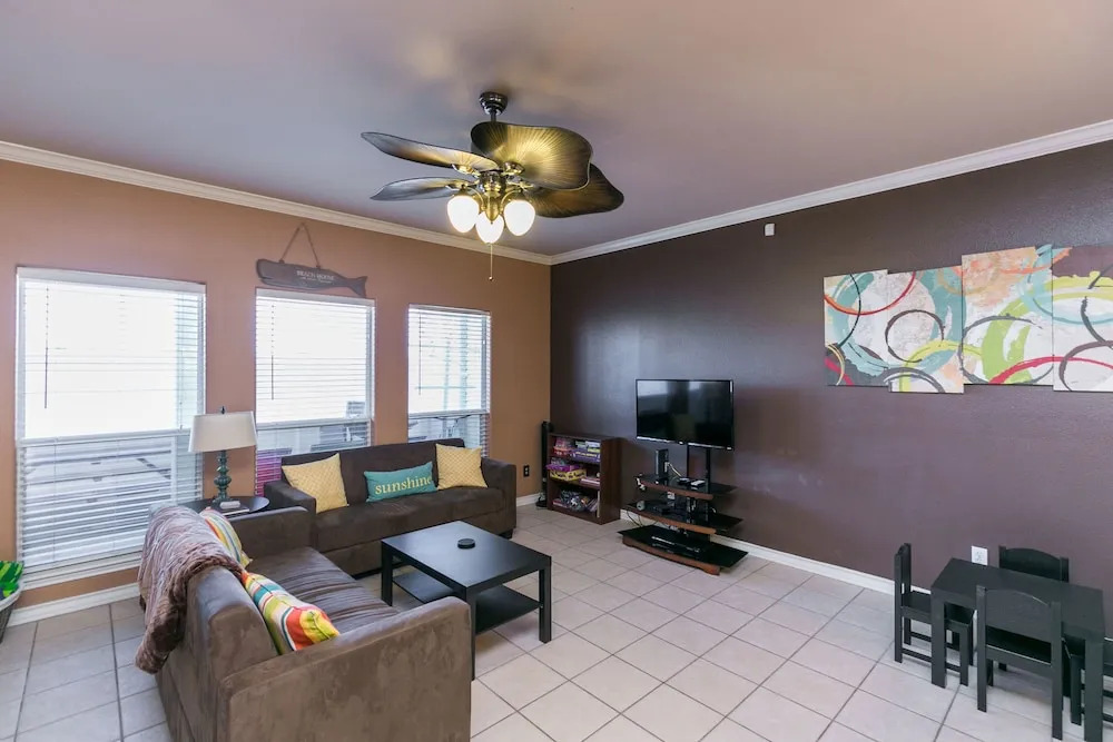 15102 Leeward Dr Townhouse Unit 502 - 3 Br townhouse by RedAwning