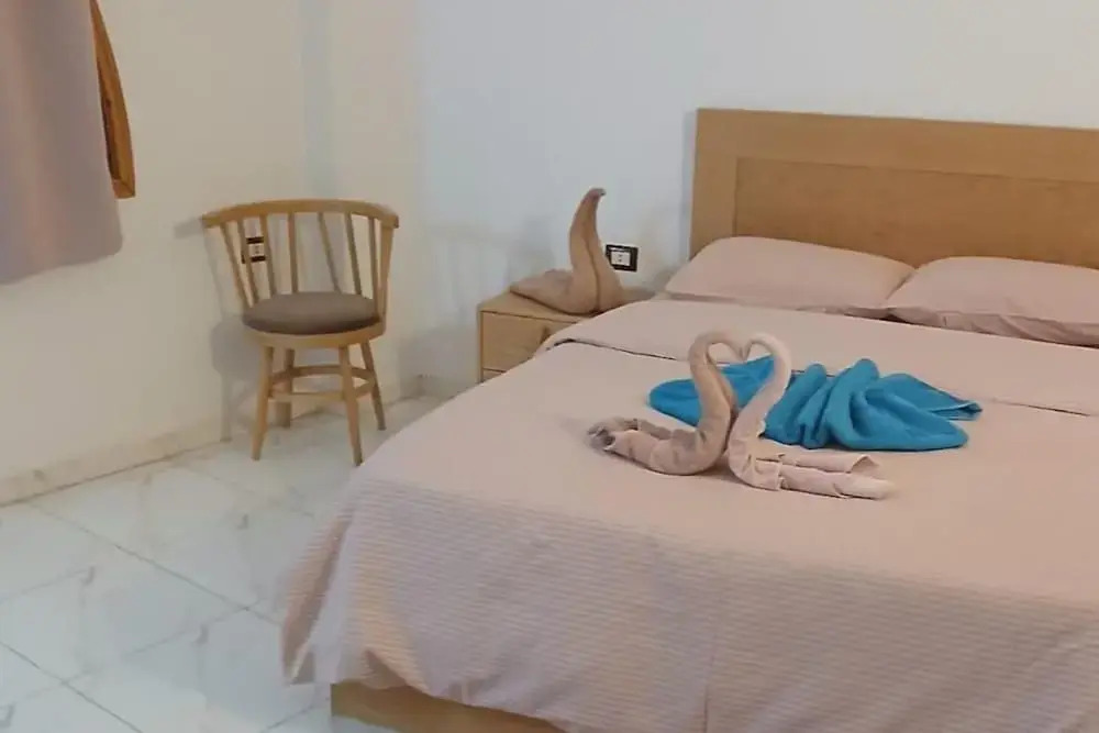 3-bed Sleeps 6 With Sea View & Free Parking