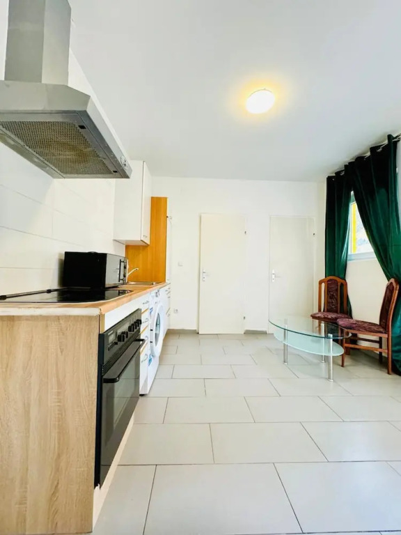 Cityside Two Bedroom Apt Budget Stay