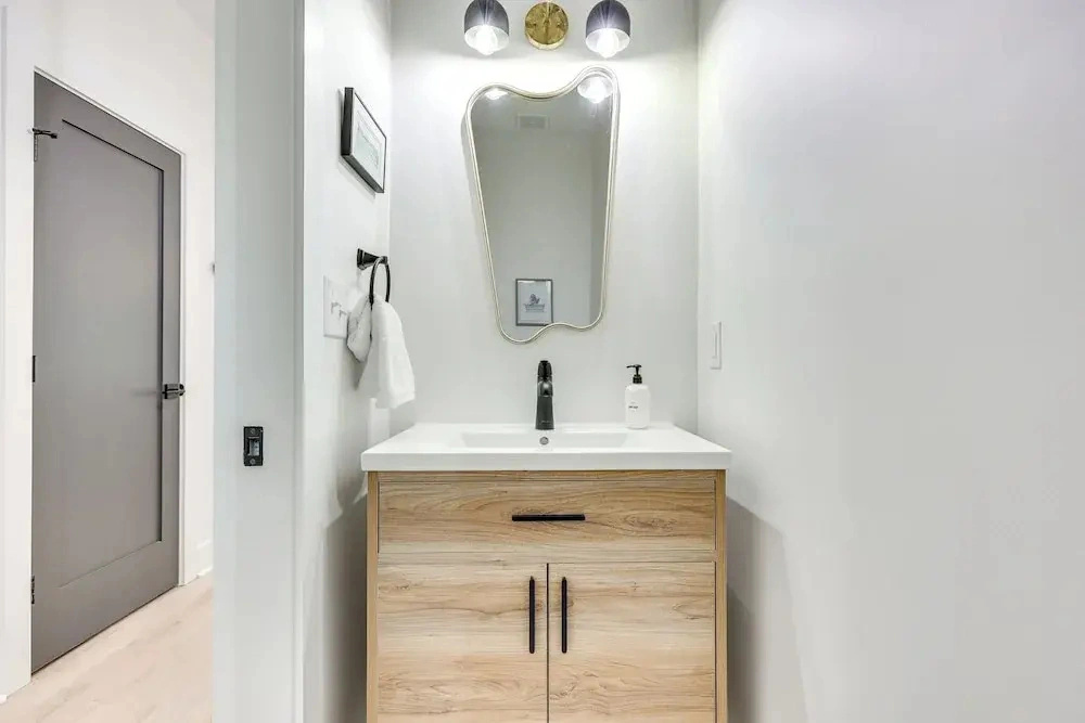 2 Mi to Historic Dtwn Wilmington: Luxe 3BR Home