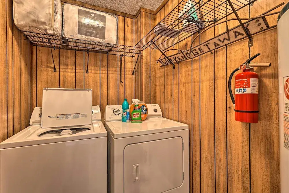 2 Mi to Skiing! Resort-style Beech Mountain Condo