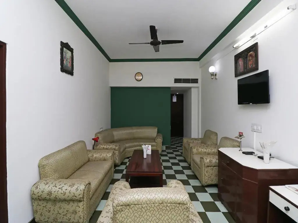 Hotel Mid Town By OYO Rooms