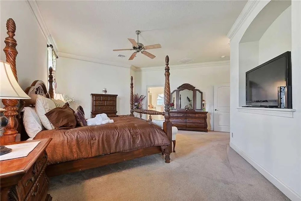 Royal Swan - Three Bedroom Home