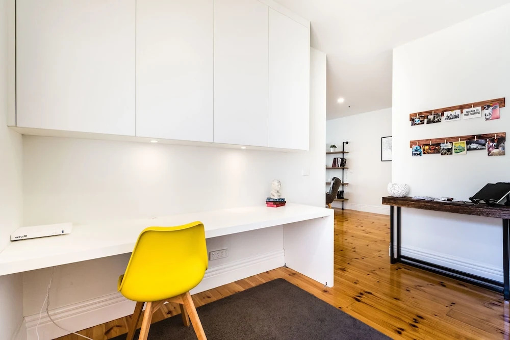 AERIN, 2BDR Melbourne Apartment