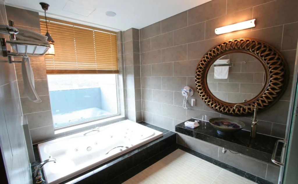 WIZ Hotel