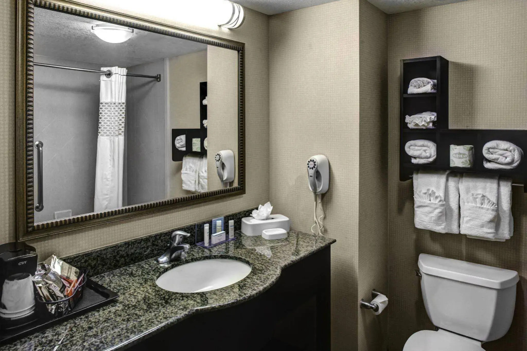 Hampton Inn and Suites Bakersfield / Highway 58