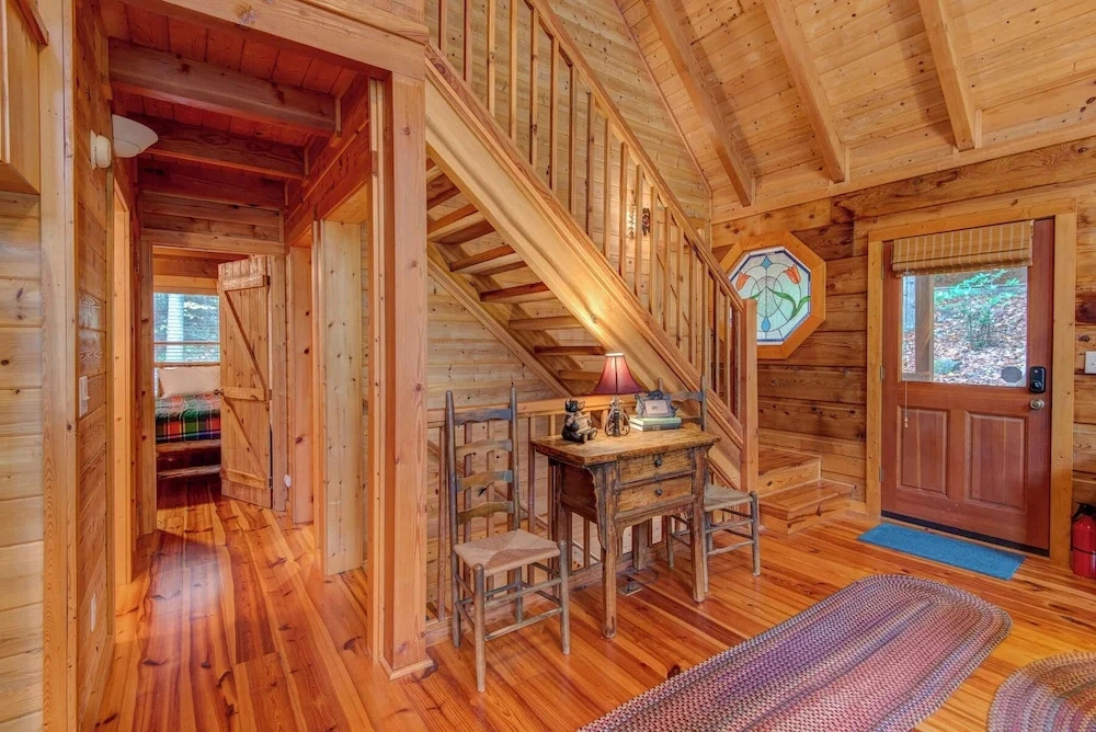 Bucks Cabin - Minutes From Downtown, pet Friendly