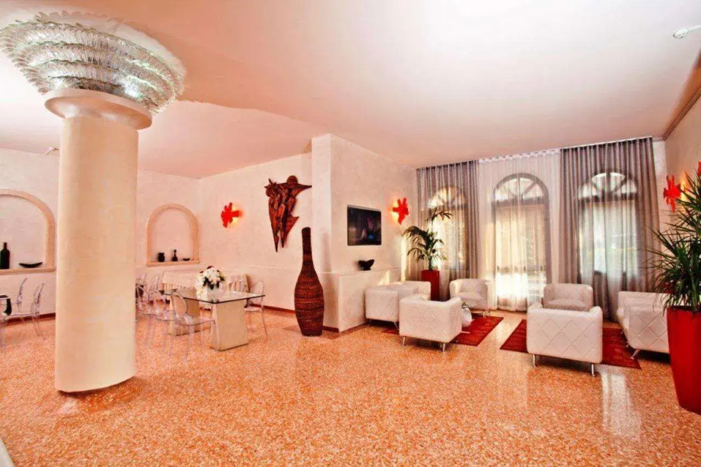 Momis Hotel