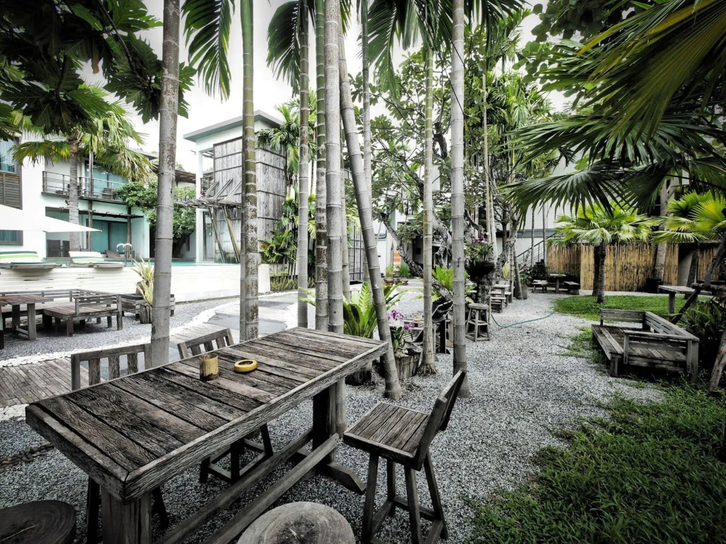 Paragon Inn