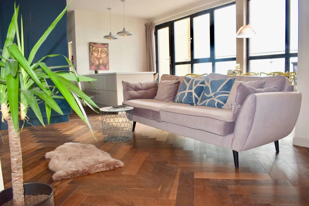 Contemporary 2 Bedroom Apartment Near Ifsc