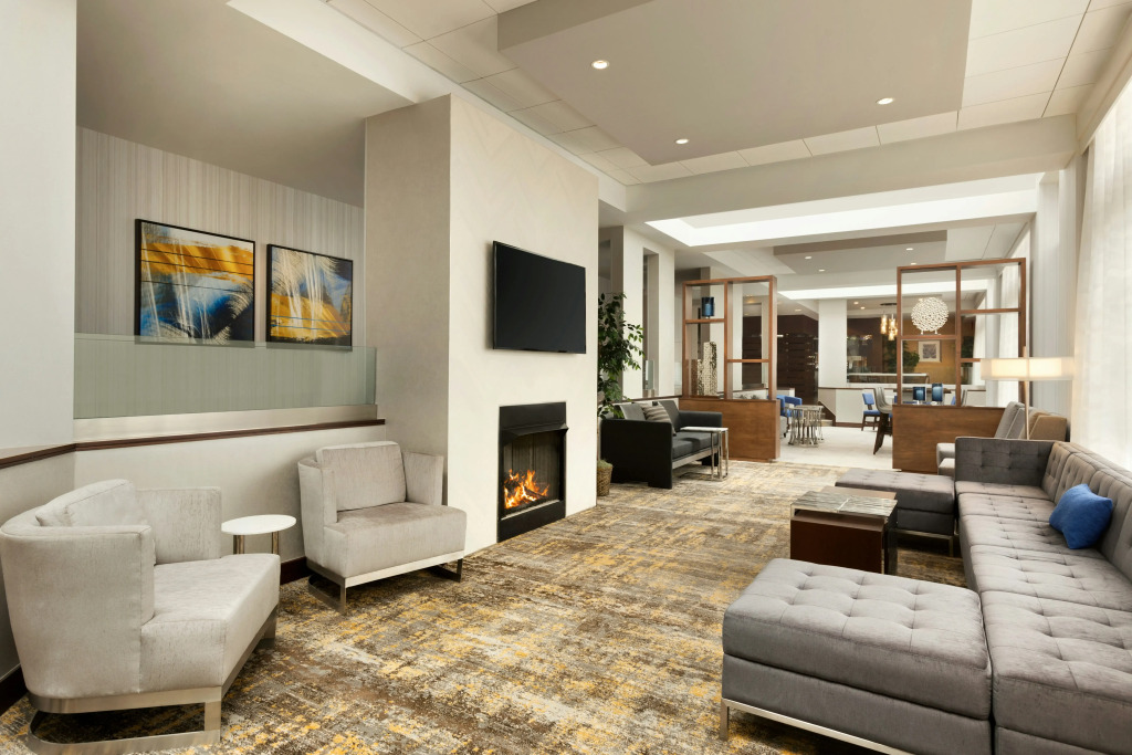 DoubleTree by Hilton Bradley International Airport