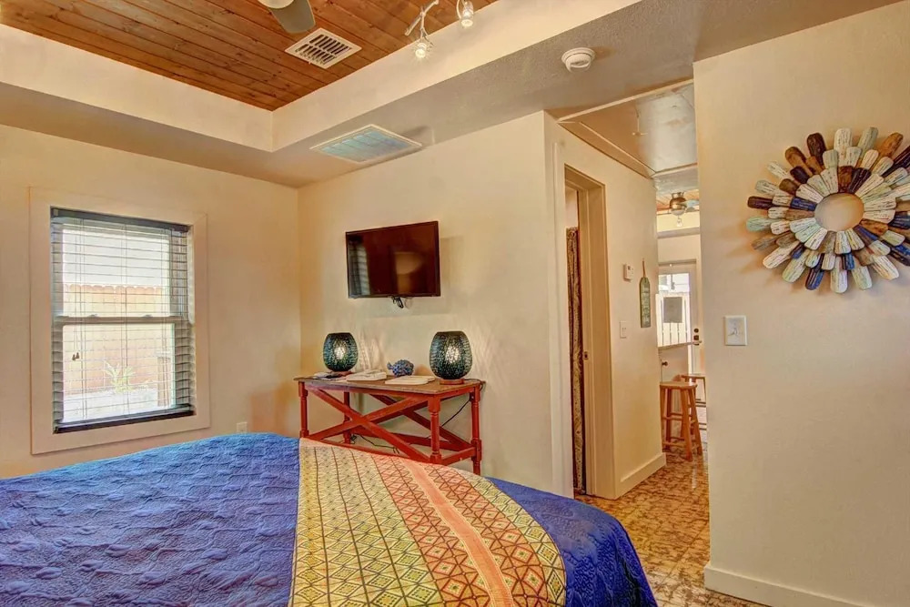 Lorna Beach - 1 Br Home