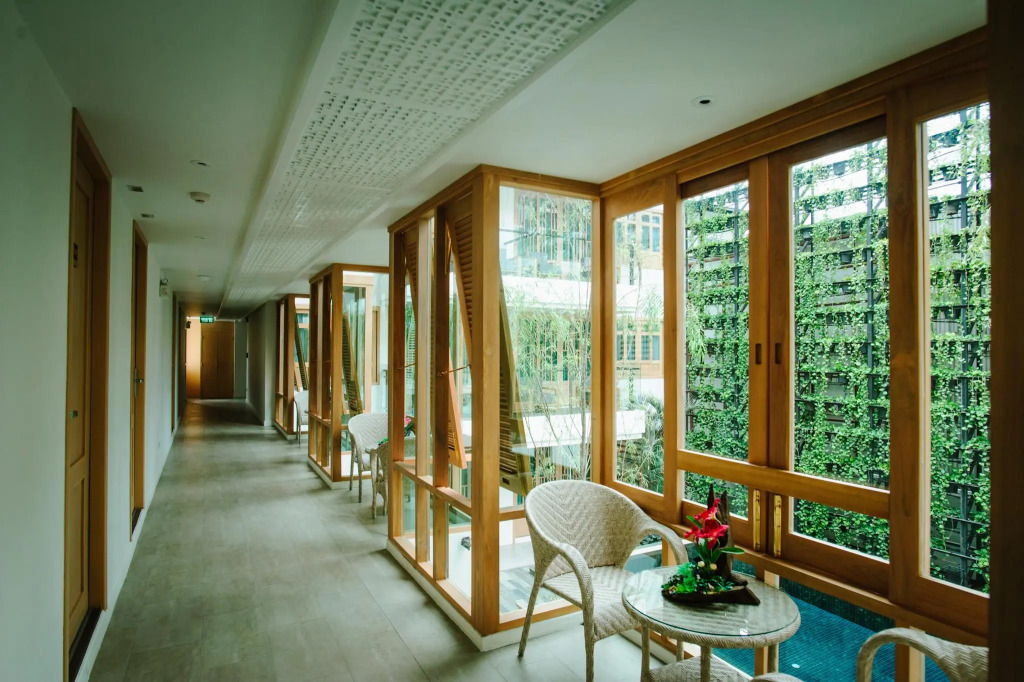 Moon Dragon Hotel