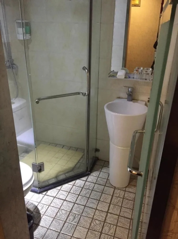 Yiqiu Fashionable Hotel