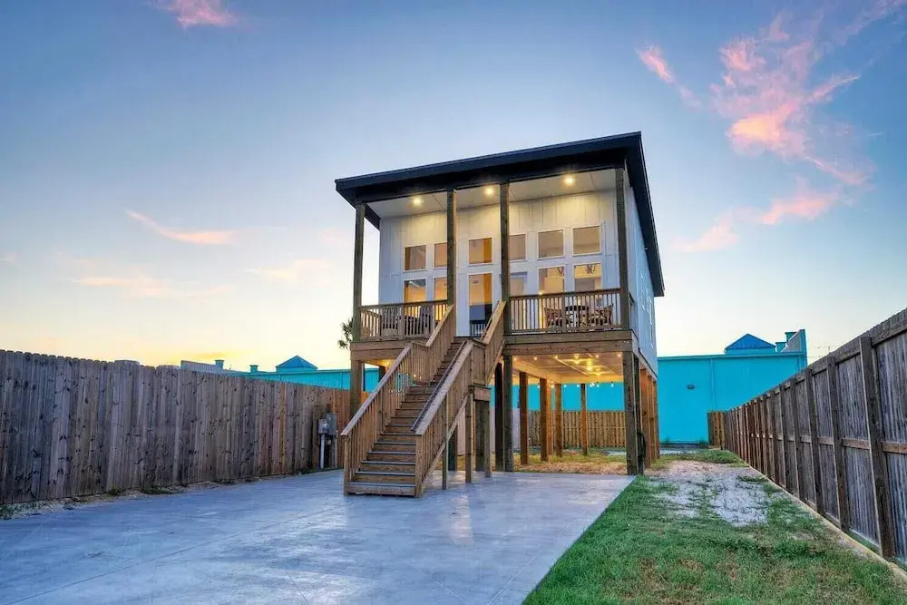 Dean Marlin by Avantstay Stunning Old Town Home!