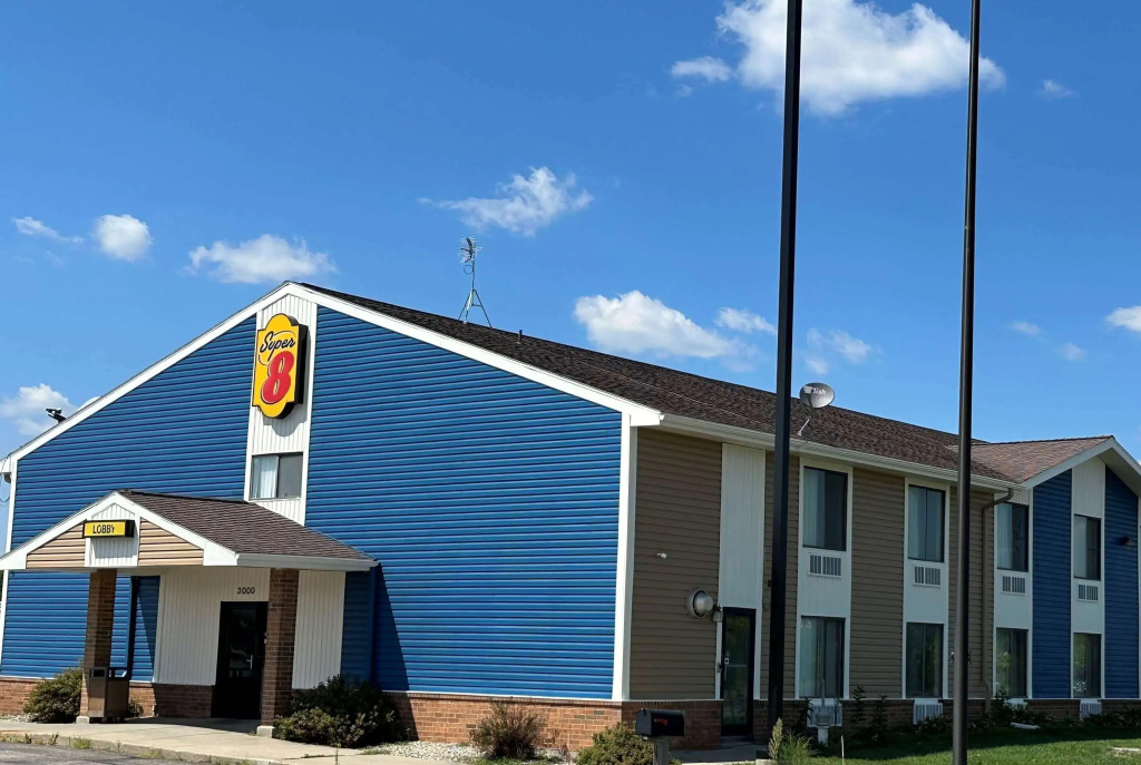 Super 8 by Wyndham Portage