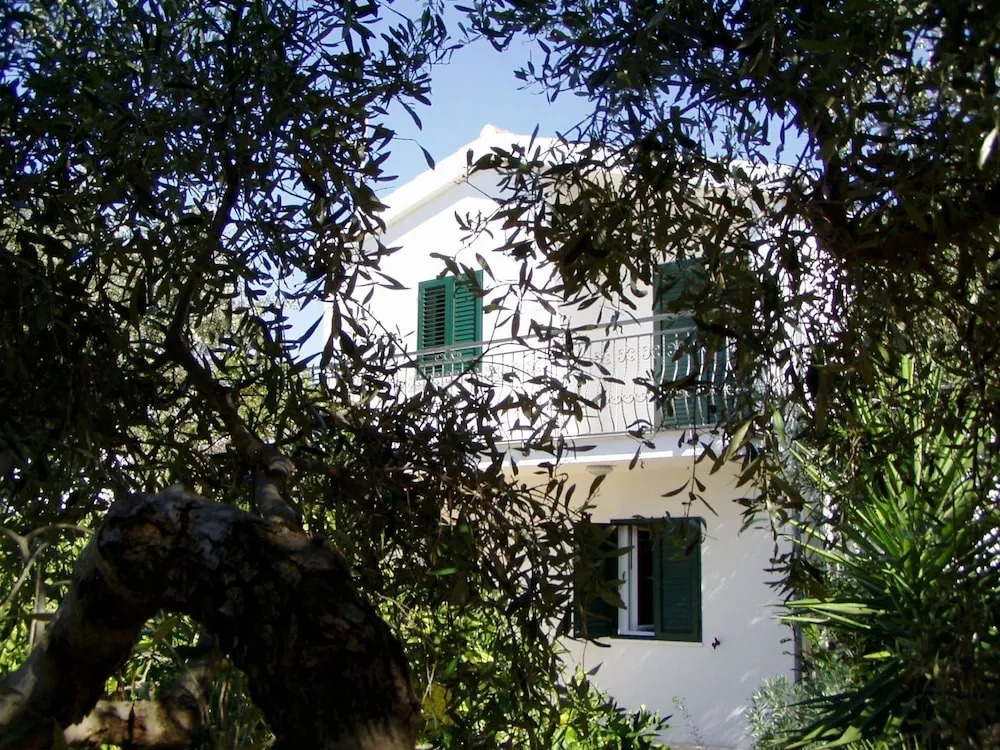 Elizabet - Great Location & Close to the Beach - A1