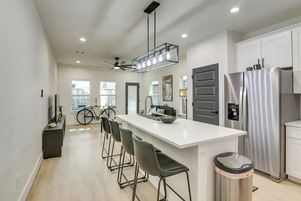 Walkable E Downtown Houston Townhome: Pet-friendly