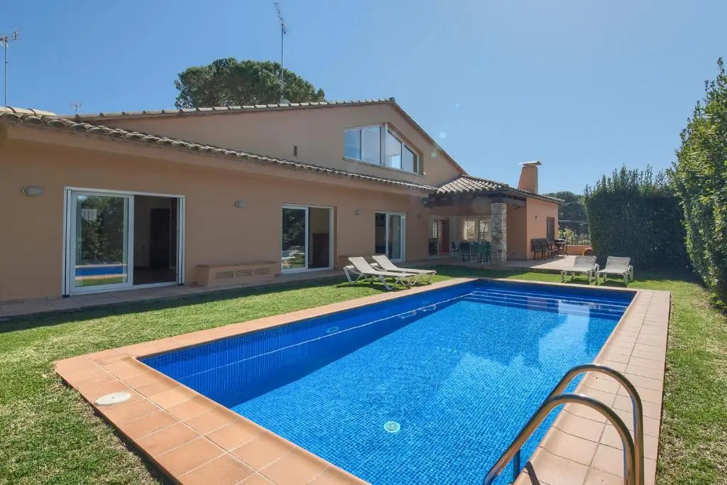 5 Bedroom House in Begur with Private Pool And Garden (Ref.H53)