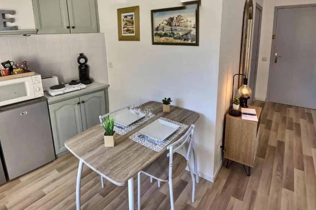 Studio vue sur les toits, lumineux Moustiers #2