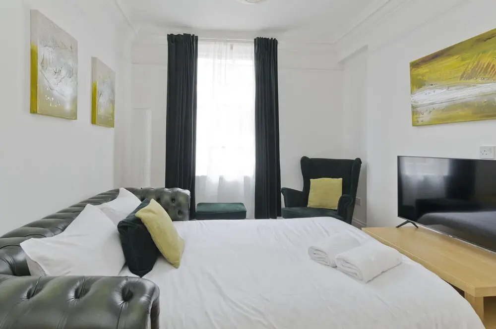 2 BDR plus Spacious Lounge Executive Delightful Apartments at Desirable Locations in Kensington and Chelsea by Ricky & Giustina Collection - W8 SW3 SW5 SW7 SW10 - Fully equipped and perfect for long stays
