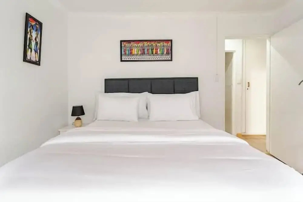 Caline VIP Mews