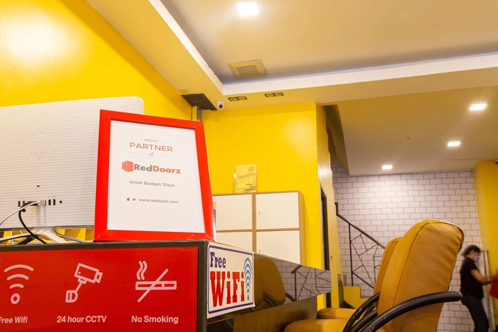 RedDoorz The Readers Cafe and Rooms
