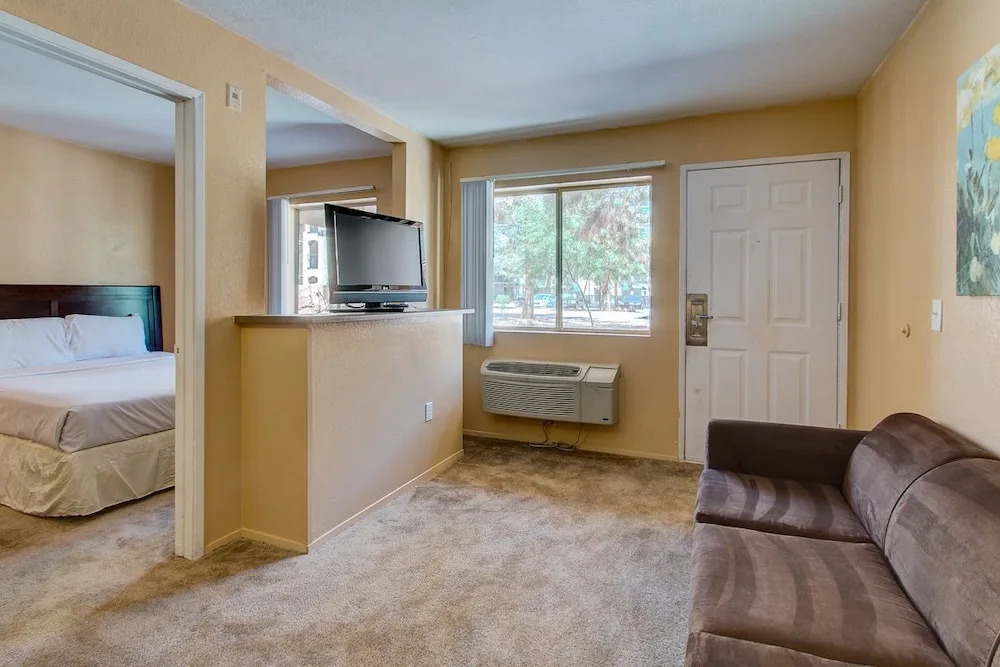 Emerald Suites