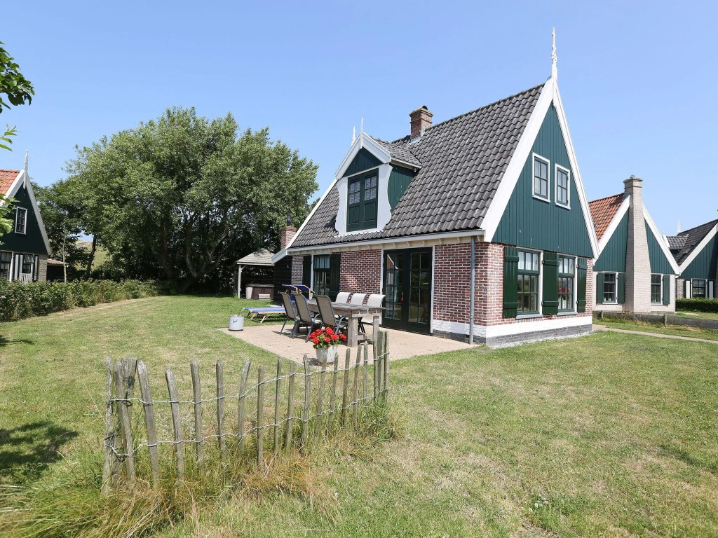 Villa in Wieringer Style with Hot Tub