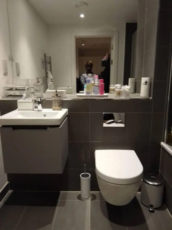 Whole Apartment 5mins to East Croydon & Concierge