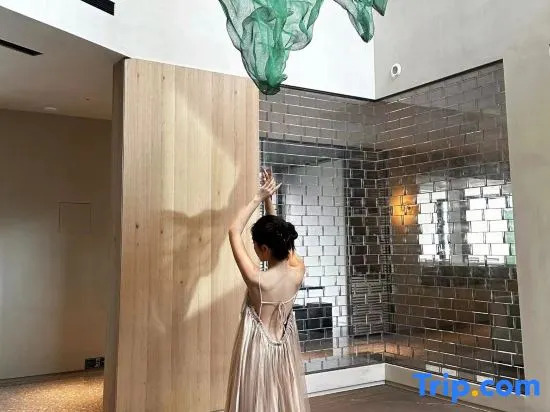 Xianju Chun and Qingxi Homestay