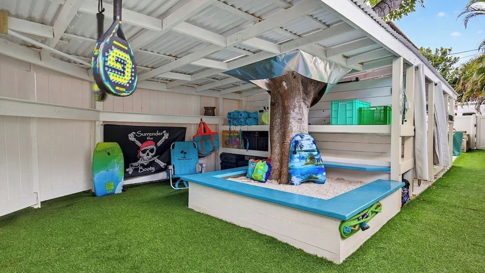 Casa Pineapple Social by Avantstay Spa, Game Room, EV Charger Near Las Olas + Fort Lauderdale Beaches Sleeps 16